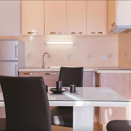 House Karlo Apartments 奥米什 客房 照片
