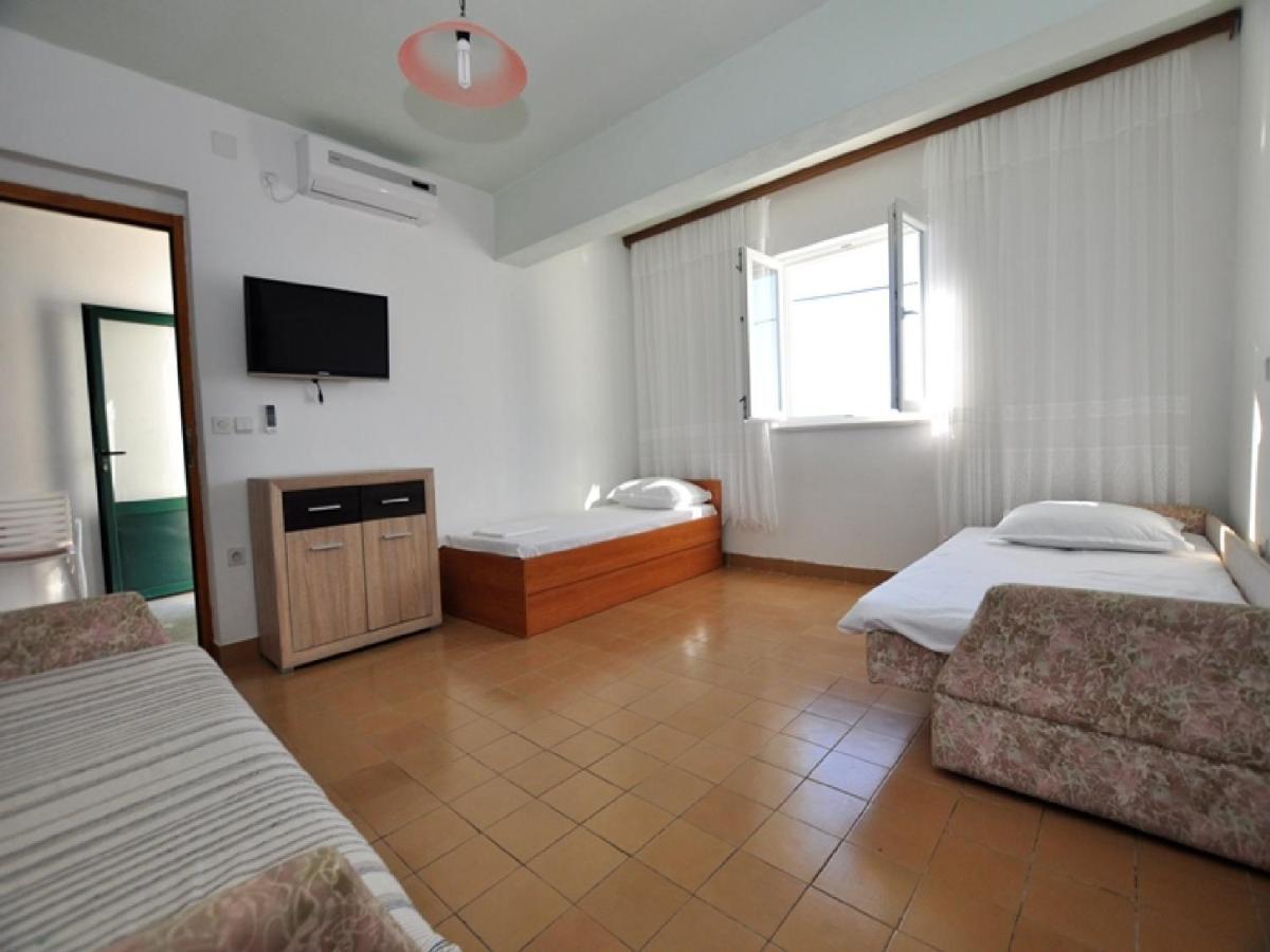 House Karlo Apartments 奥米什 外观 照片