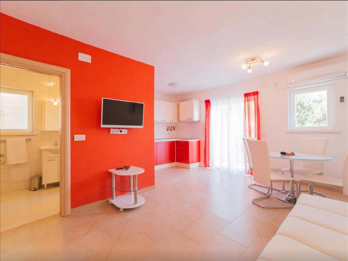 House Karlo Apartments 奥米什 外观 照片