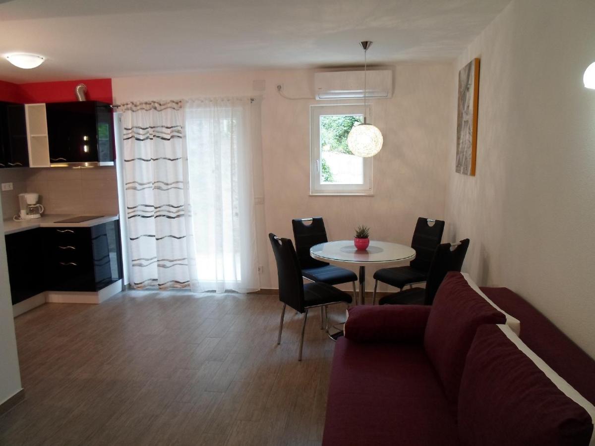 House Karlo Apartments 奥米什 外观 照片