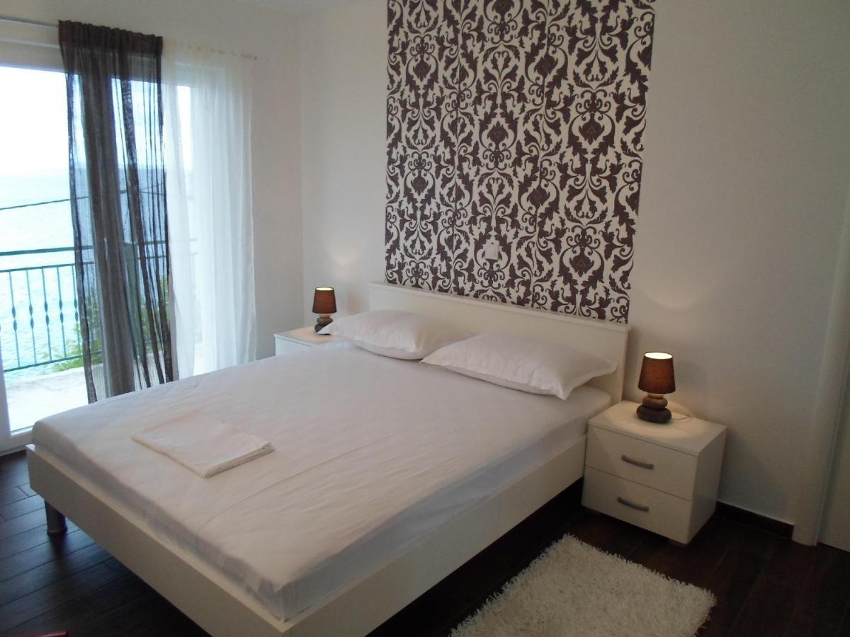 House Karlo Apartments 奥米什 外观 照片