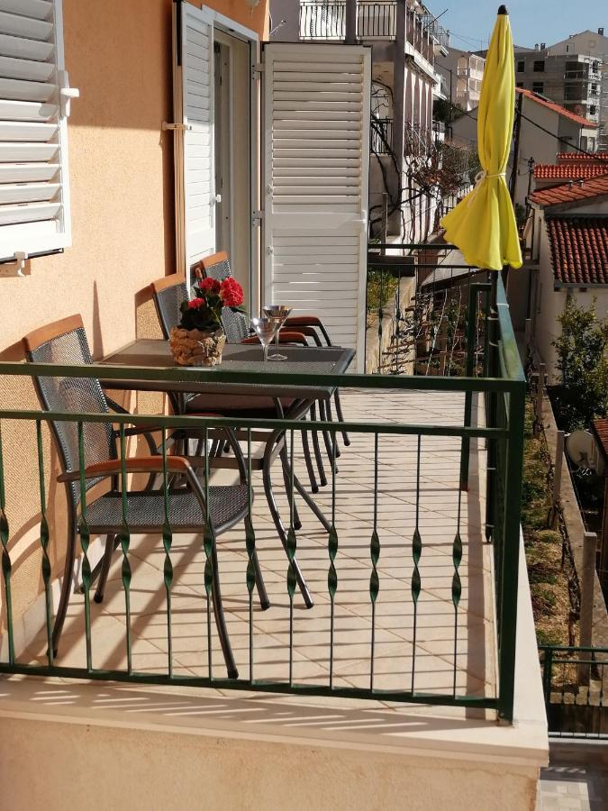 House Karlo Apartments 奥米什 外观 照片