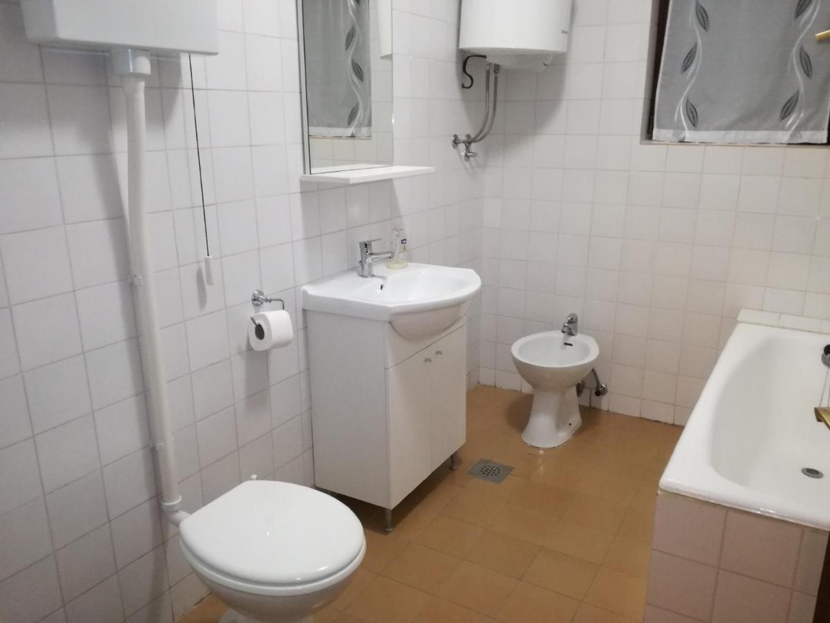 House Karlo Apartments 奥米什 外观 照片
