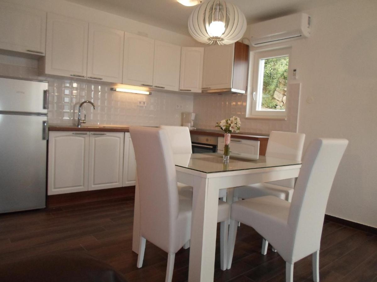 House Karlo Apartments 奥米什 外观 照片