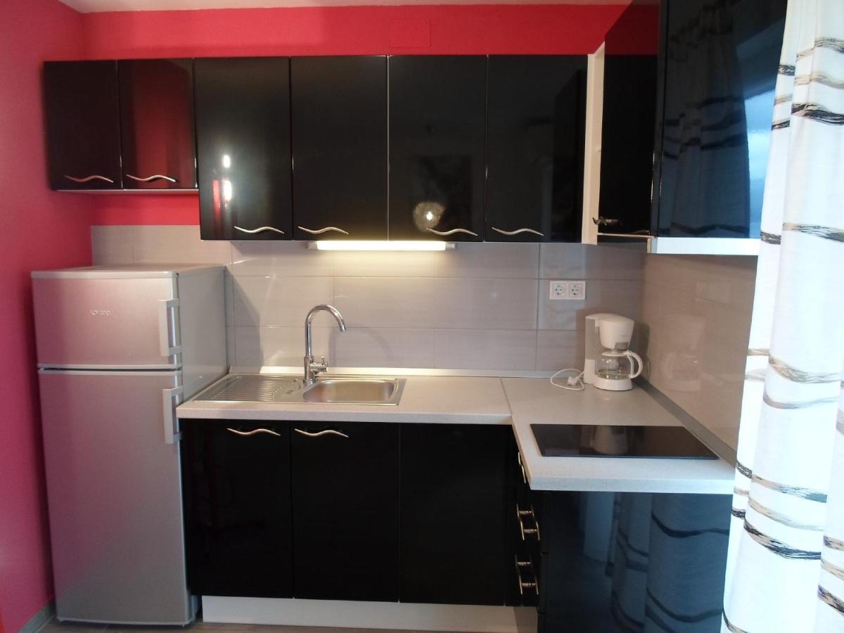 House Karlo Apartments 奥米什 外观 照片