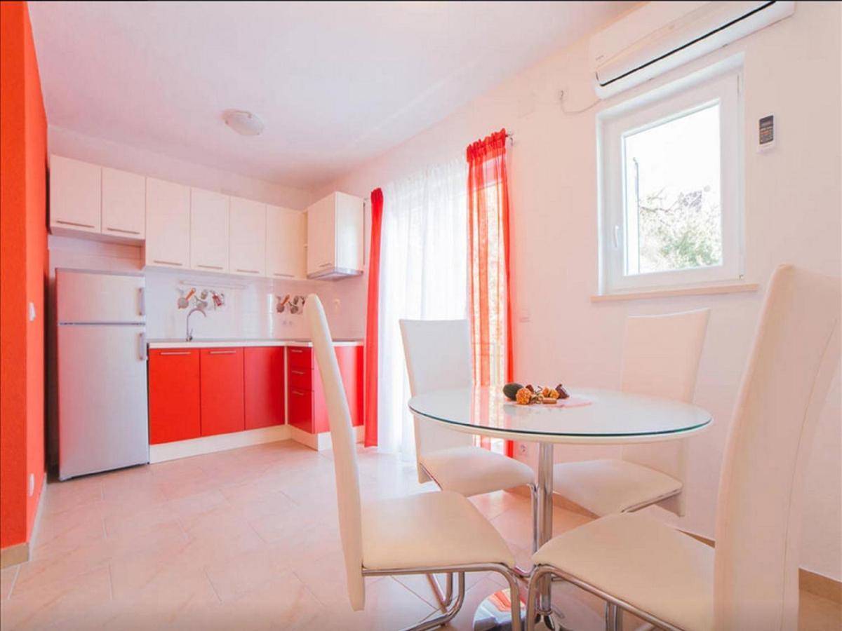 House Karlo Apartments 奥米什 外观 照片
