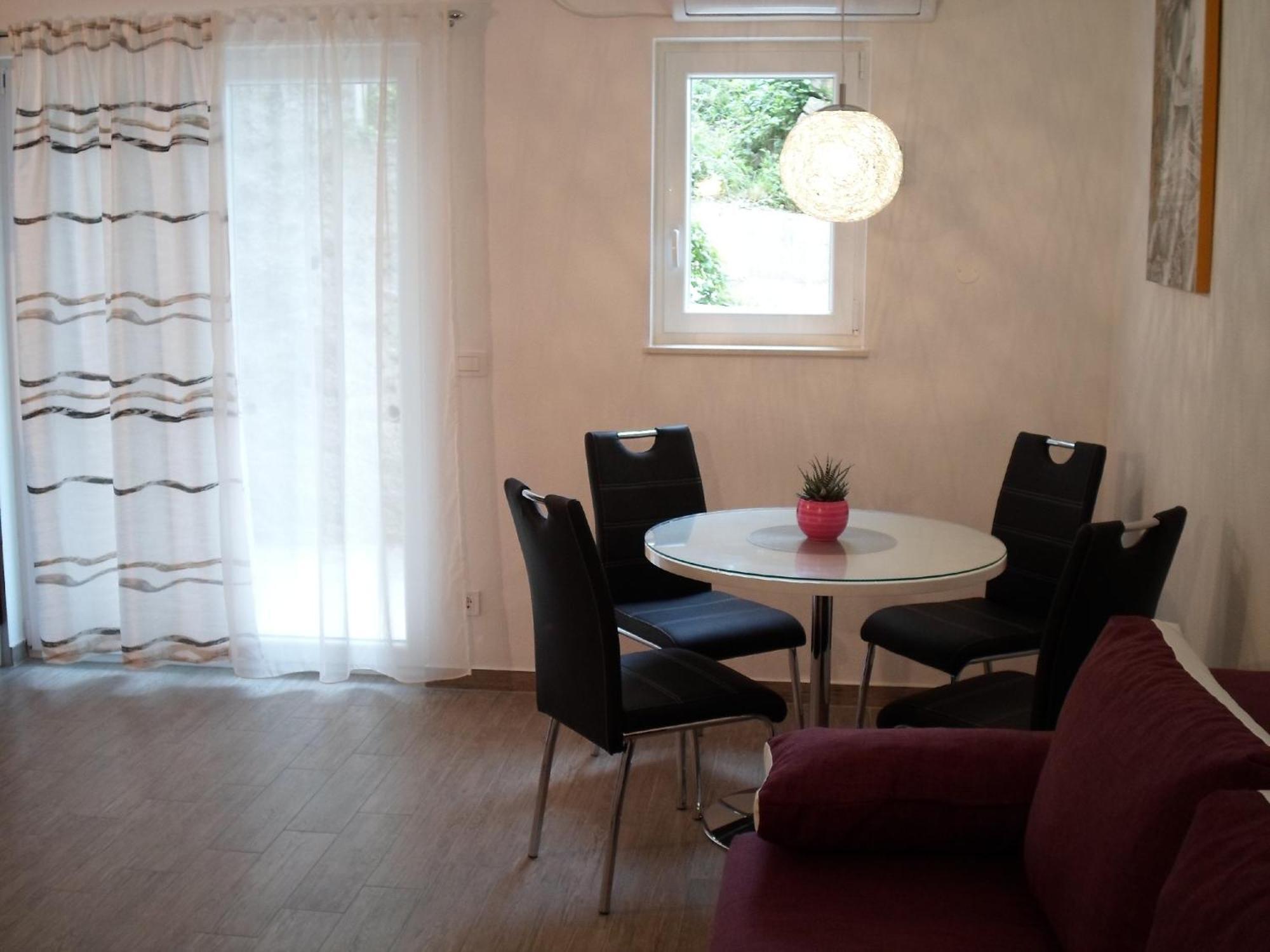 House Karlo Apartments 奥米什 客房 照片