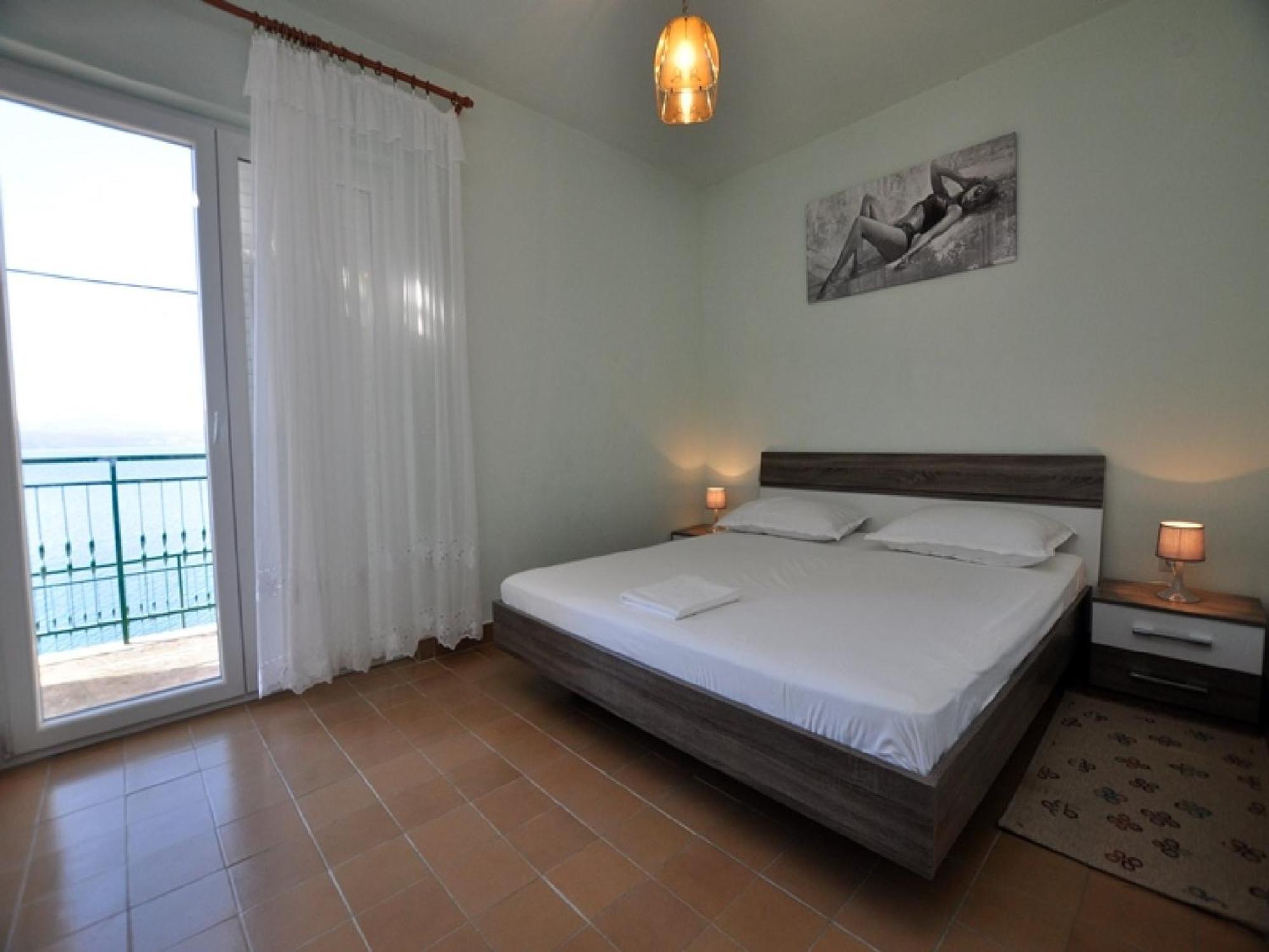 House Karlo Apartments 奥米什 客房 照片